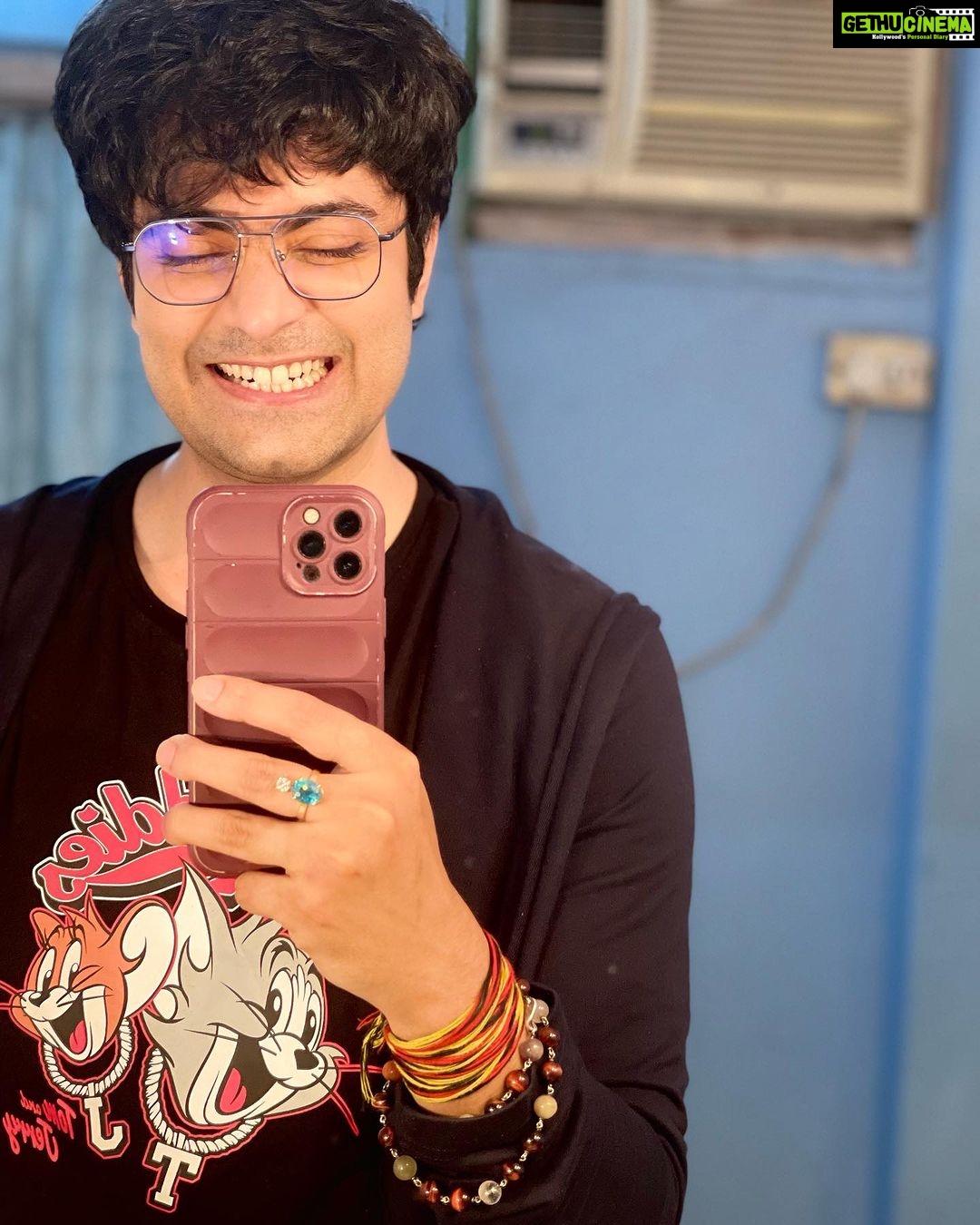 Gourab Roy Choudhary Instagram - When the cacophony of the material world meets the silent whispers of the cosmos, remember, it's not your possessions that echo in the universe, but the vibration of your soul and the resonance of your energy. Transcend the tangible, for the universe understands the language of your spirit, not your stuff…🪐🌌