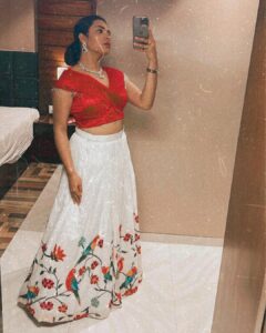 Hari Teja Instagram - The key for being happy is knowing that u hav the power to choose what to accept And what to let go….♥️♥️ #allaboutlastnight #showtime #guntur ♥️ Thank u @adrijabysonicareddy for this beautiful outfit ♥️ jewellery: @sreepassion ♥️