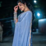 Hari Teja Instagram - Coco Cola pepsiiii balayyya babu sexy ……😎😎 From the trailer launch event of Bhagavanth kesari …🔥💥 Wearing: @aaliyadeeba_official 💜 styled by @impriyankasahajananda ❤️ Accessories : @kushalsfashionjewellery PC: @relivevisuals @whoisindrasena #styledbypriyankasahajananda 🥰