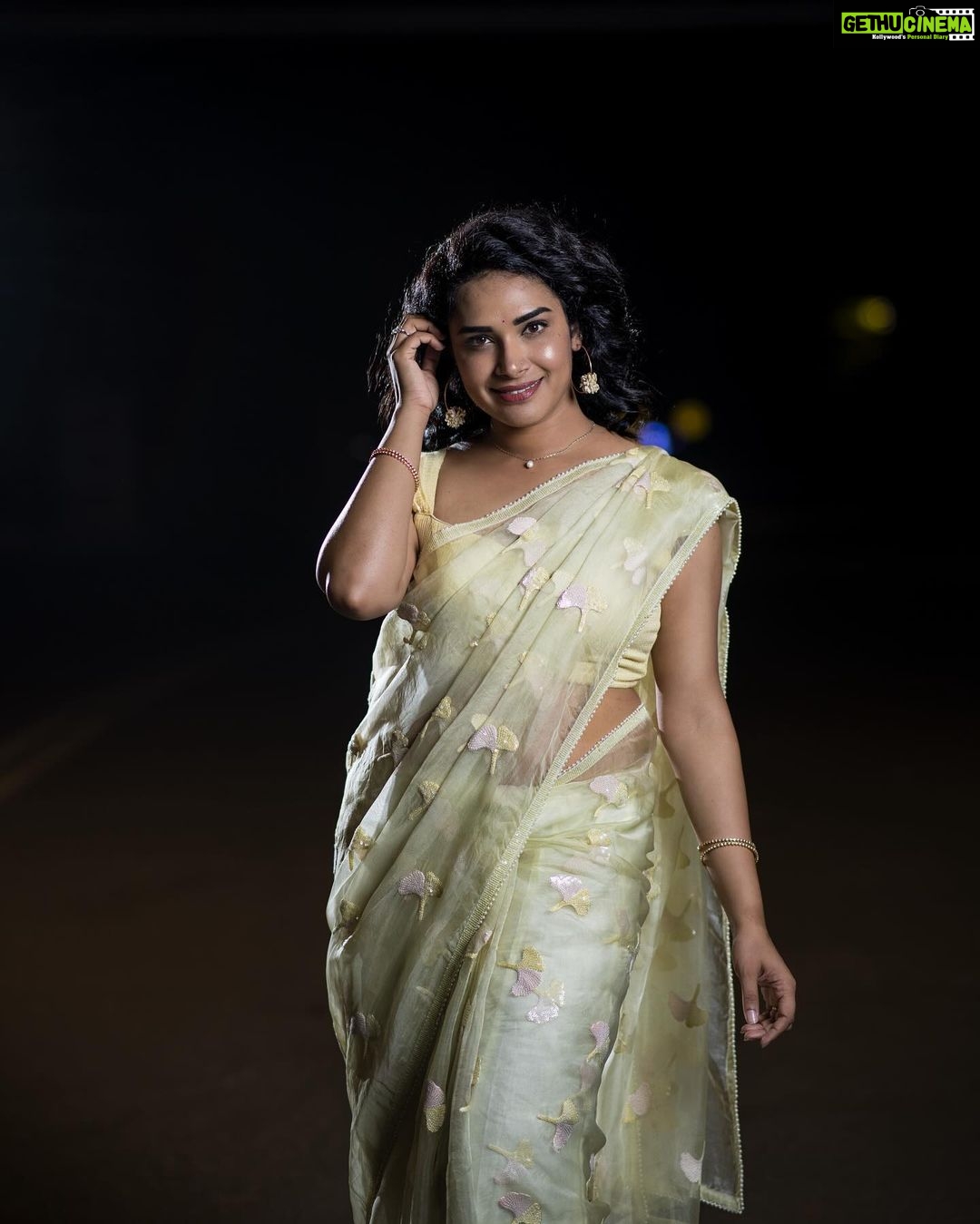 Hari Teja Instagram - తారలకే సిగపువ్వ తారాడే సిరిమువ్వ.. 🌸 From the Pre release event of Mama mascheendra.. 🙂 Beautiful saree by @riya_designing_studio my forever last minute saviour.. I love you🥰❤️ Captured by @relivevisuals @whoisindrasena