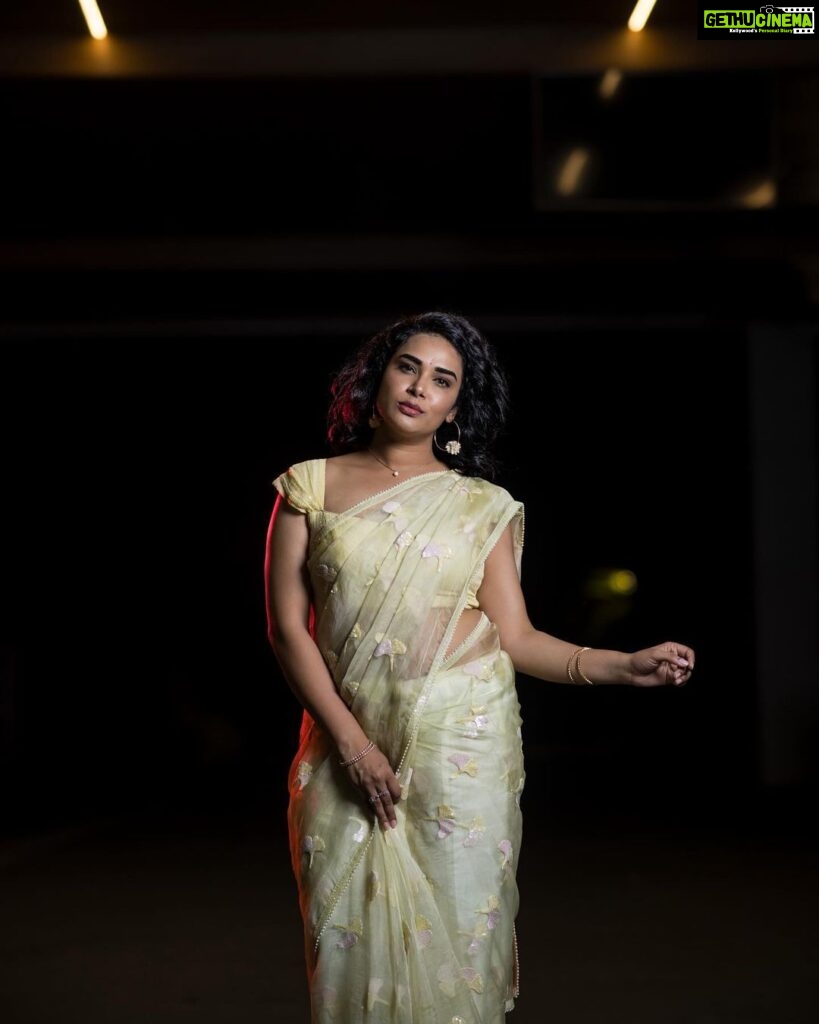 Hari Teja Instagram - తారలకే సిగపువ్వ తారాడే సిరిమువ్వ.. 🌸 From the Pre release event of Mama mascheendra.. 🙂 Beautiful saree by @riya_designing_studio my forever last minute saviour.. I love you🥰❤️ Captured by @relivevisuals @whoisindrasena