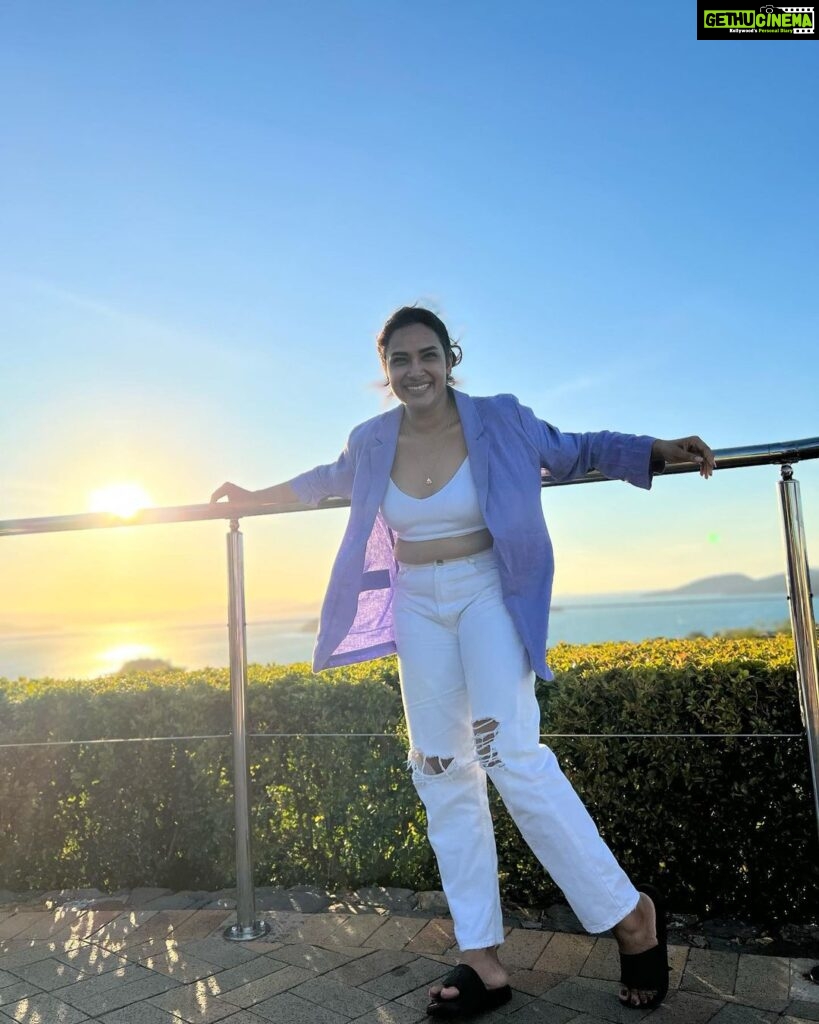 Hari Teja Instagram - If someone treats you like an option help them to narrow their choices by removing yourself from their equation.. simple! 😊 #goodvibes #love #peace #happiness #sunsets ❤ Hamilton Island