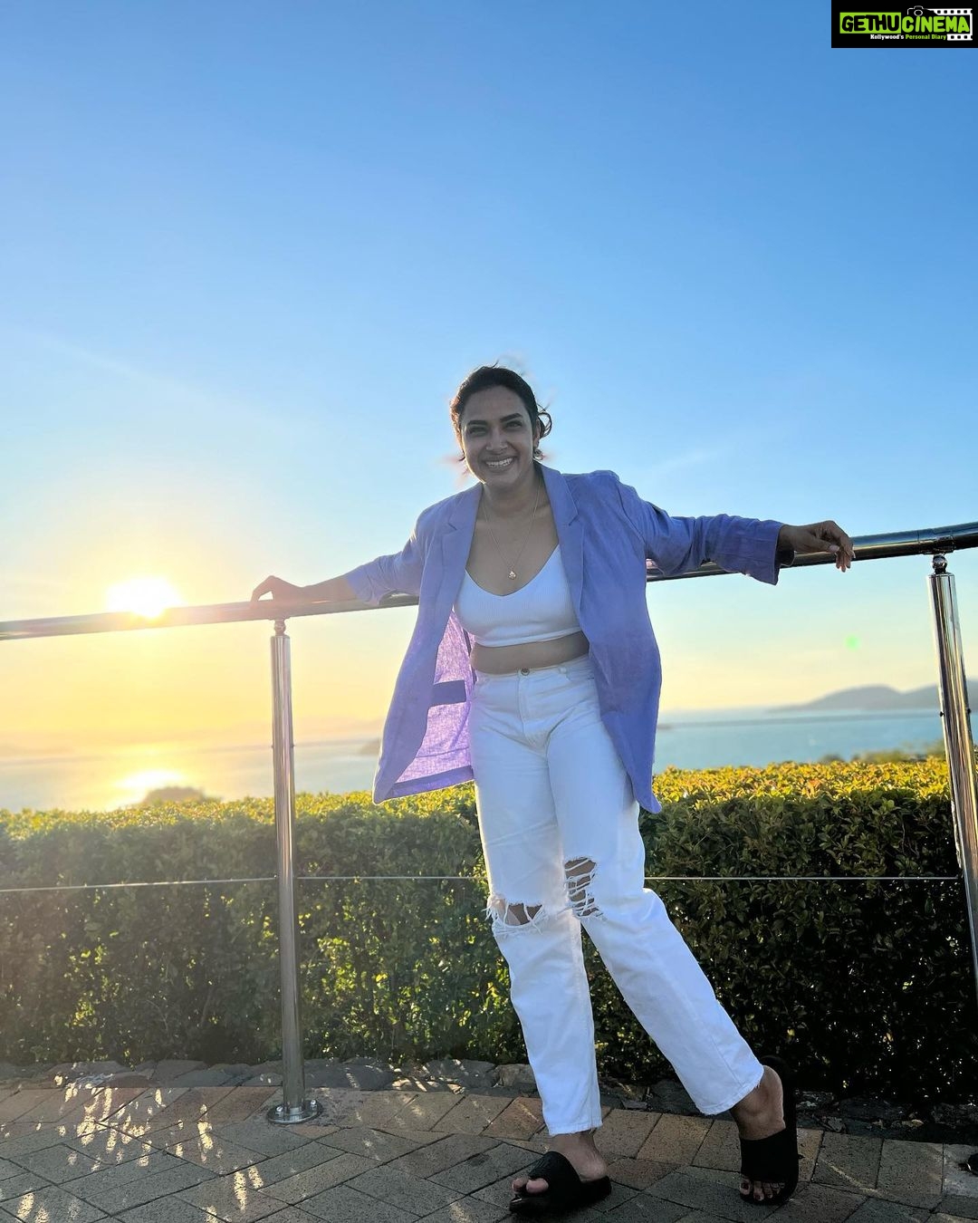 Hari Teja Instagram - If someone treats you like an option help them to narrow their choices by removing yourself from their equation.. simple! 😊 #goodvibes #love #peace #happiness #sunsets ❤️ Hamilton Island