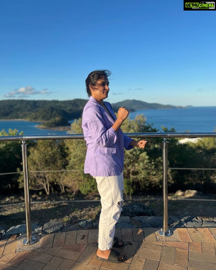 Hari Teja Instagram - If someone treats you like an option help them to narrow their choices by removing yourself from their equation.. simple! 😊 #goodvibes #love #peace #happiness #sunsets ❤️ Hamilton Island