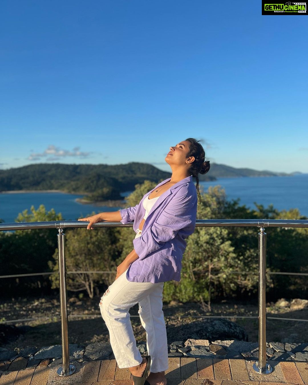 Hari Teja Instagram - If someone treats you like an option help them to narrow their choices by removing yourself from their equation.. simple! 😊 #goodvibes #love #peace #happiness #sunsets ❤️ Hamilton Island