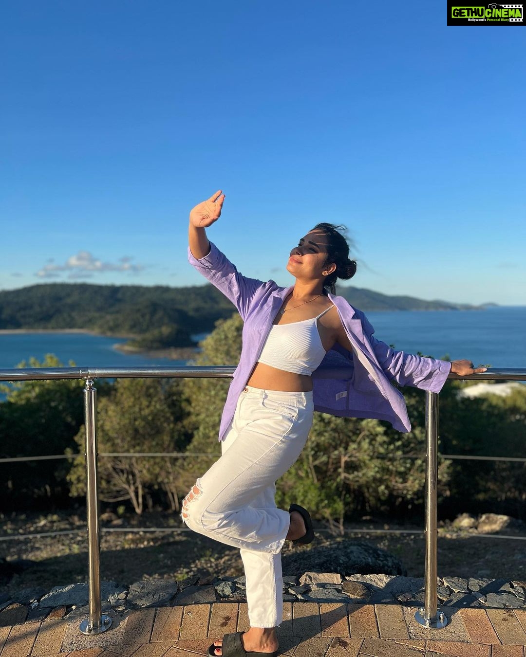 Hari Teja Instagram - If someone treats you like an option help them to narrow their choices by removing yourself from their equation.. simple! 😊 #goodvibes #love #peace #happiness #sunsets ❤️ Hamilton Island