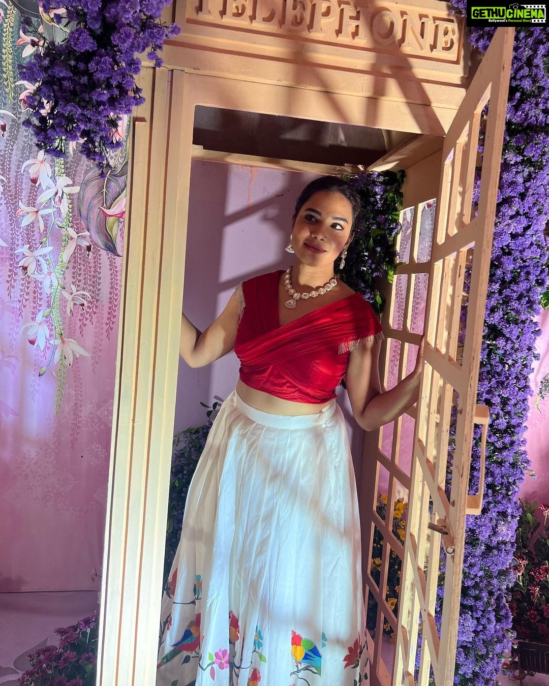 Hari Teja Instagram - The key for being happy is knowing that u hav the power to choose what to accept And what to let go….♥️♥️ #allaboutlastnight #showtime #guntur ♥️ Thank u @adrijabysonicareddy for this beautiful outfit ♥️ jewellery: @sreepassion ♥️