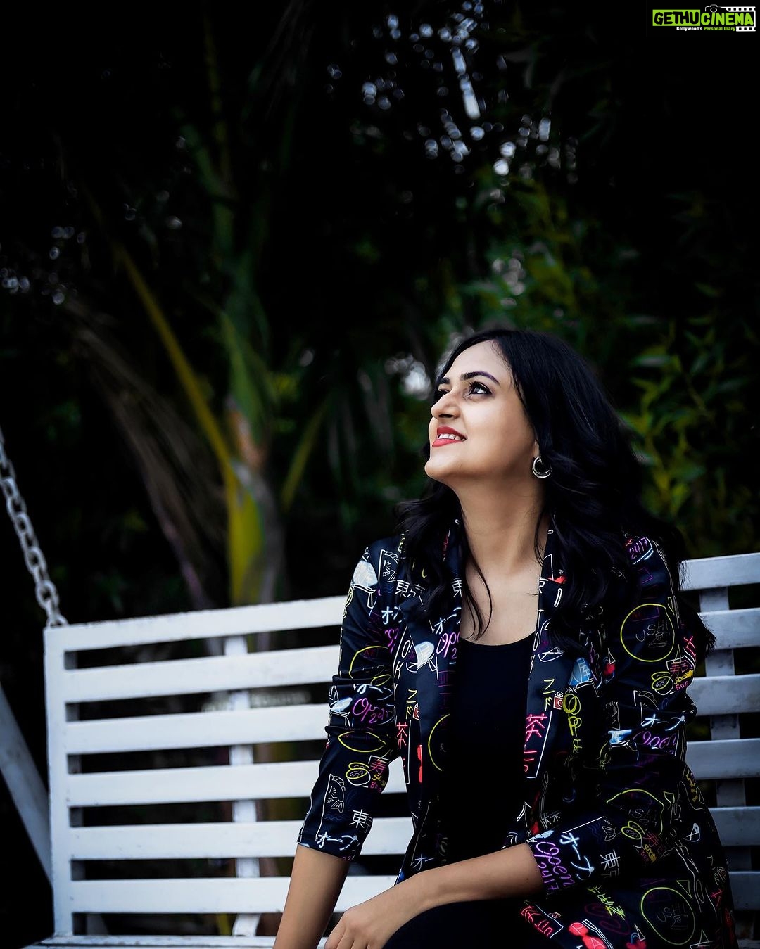 Harika Narayan Instagram - 🤍✨ . . . PC @bharat_banday #photoshoot #resort #shootday #happysoul #flyhigh #ichipaadtour