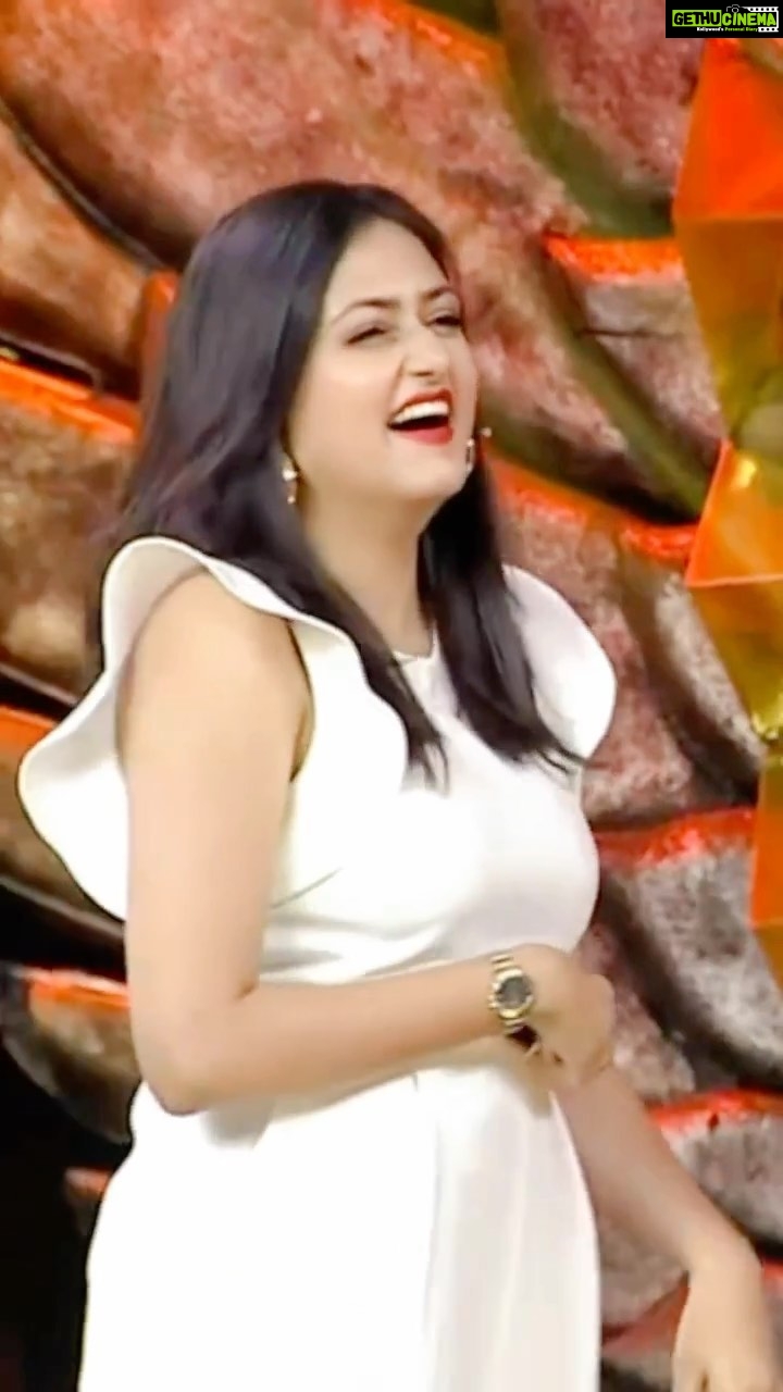 Harika Narayan Instagram - Live • Love • Laugh 🤍 . . . Video edit : @harika_narayan_diehard_fan . . . #love #shootdiaries #performer #happiness #highonlife #harikanarayan #spreadingmyenergy