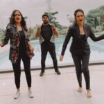 Harika Narayan Instagram - Kaavaalaa 🔥🔥 Fun during ICHIPAAD Tour shoots!❤️ @harika_narayan @sri_satya_ @saketh_komanduri @anteventz @vanya_eventz #ichipaadtour #ichipaad🔥 #kavala #kaavaalaa #jailer #kavalayyasong #tamannahbhatia #rajinikanth #anirudhravichander