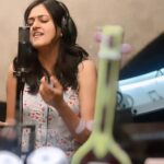 Harika Narayan Instagram - The sheer joy of doing what I love ❤️🧿>>>> Btw, did you guys listen to this new song of mine yet? . . . Thank you for this beautiful picture @saketh_komanduri 🫶 . . . #sayonara #mayapetika #playbacksinger #happiness #joyoflife #gratitude