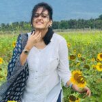 Harika Narayan Instagram – 🌻

.
.
#isha #coimbatore #fieldtrip #natureatitsbest #loveandlight #happysoul Isha Foundation, Coimbatore