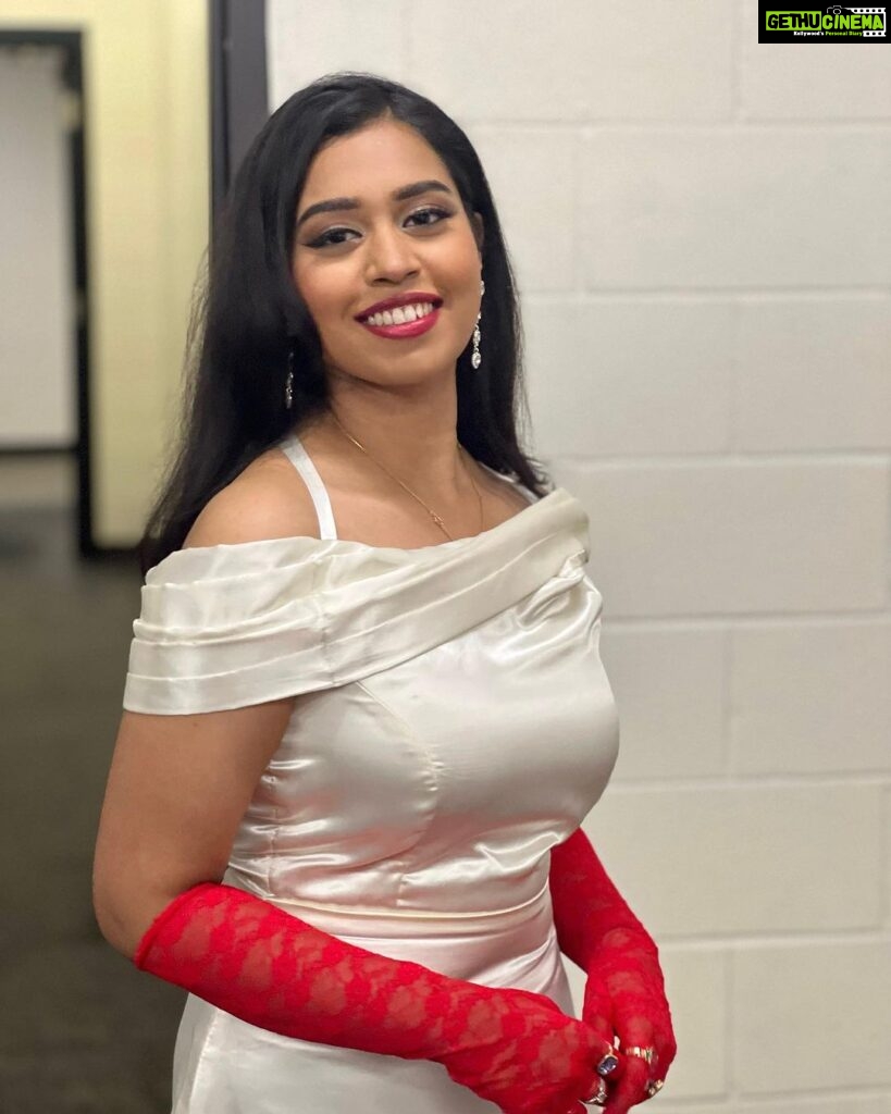 Haripriya Instagram - Canada Show Outfit by @styl_chennai ❤️🤍🇨🇦 Hamilton, Ontario
