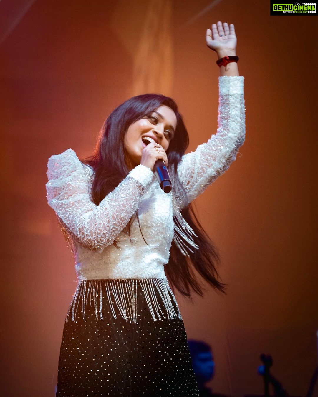 Haripriya Instagram - I Love being on stage π€ππΆπ§Ώ Clicks by @maduranraj . . . #Haripriya #haripriyasinger