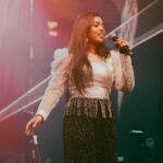 Haripriya Instagram - I Love being on stage 🤍💚🎶🧿 Clicks by @maduranraj . . . #Haripriya #haripriyasinger