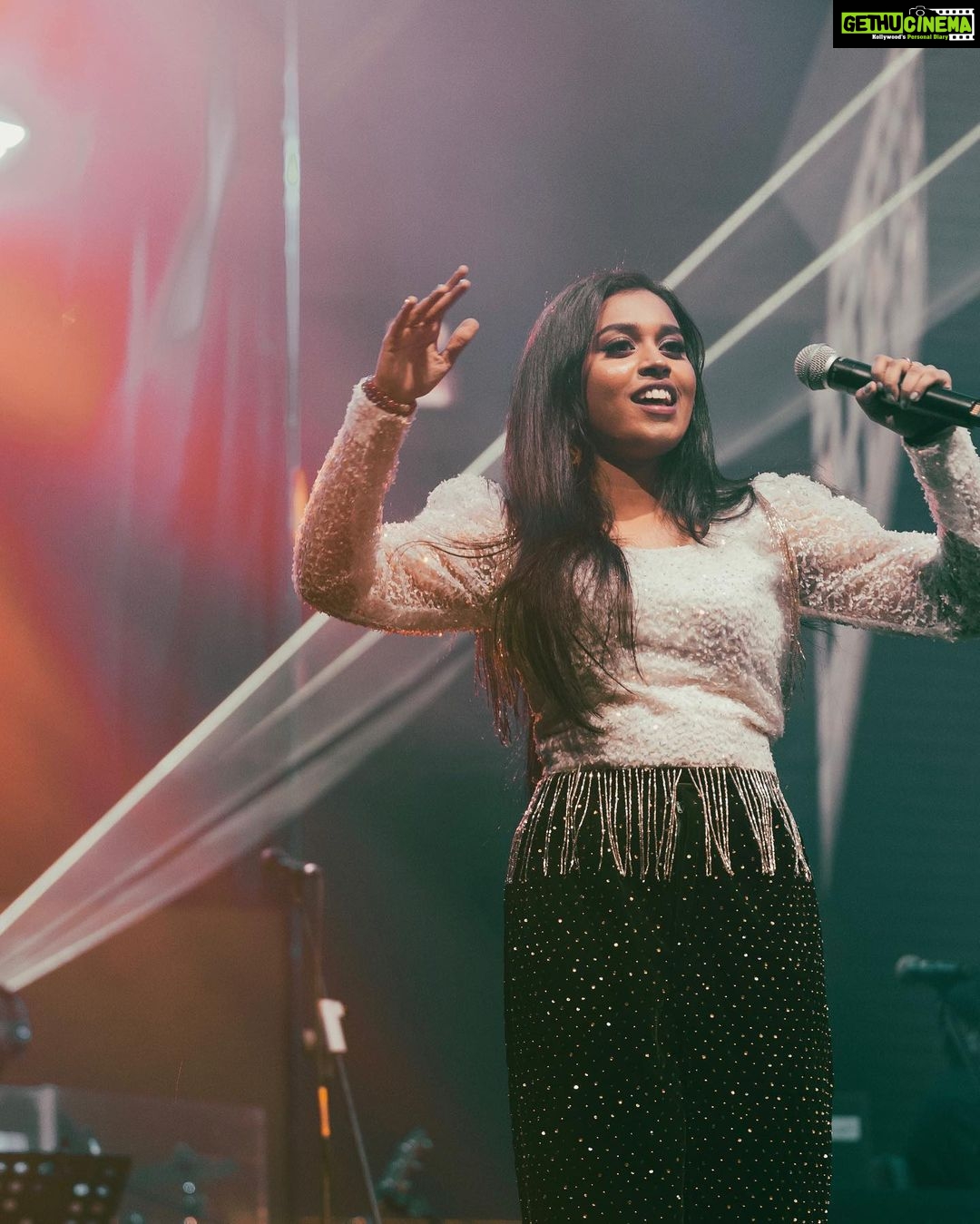 Haripriya Instagram - I Love being on stage π€ππΆπ§Ώ Clicks by @maduranraj . . . #Haripriya #haripriyasinger