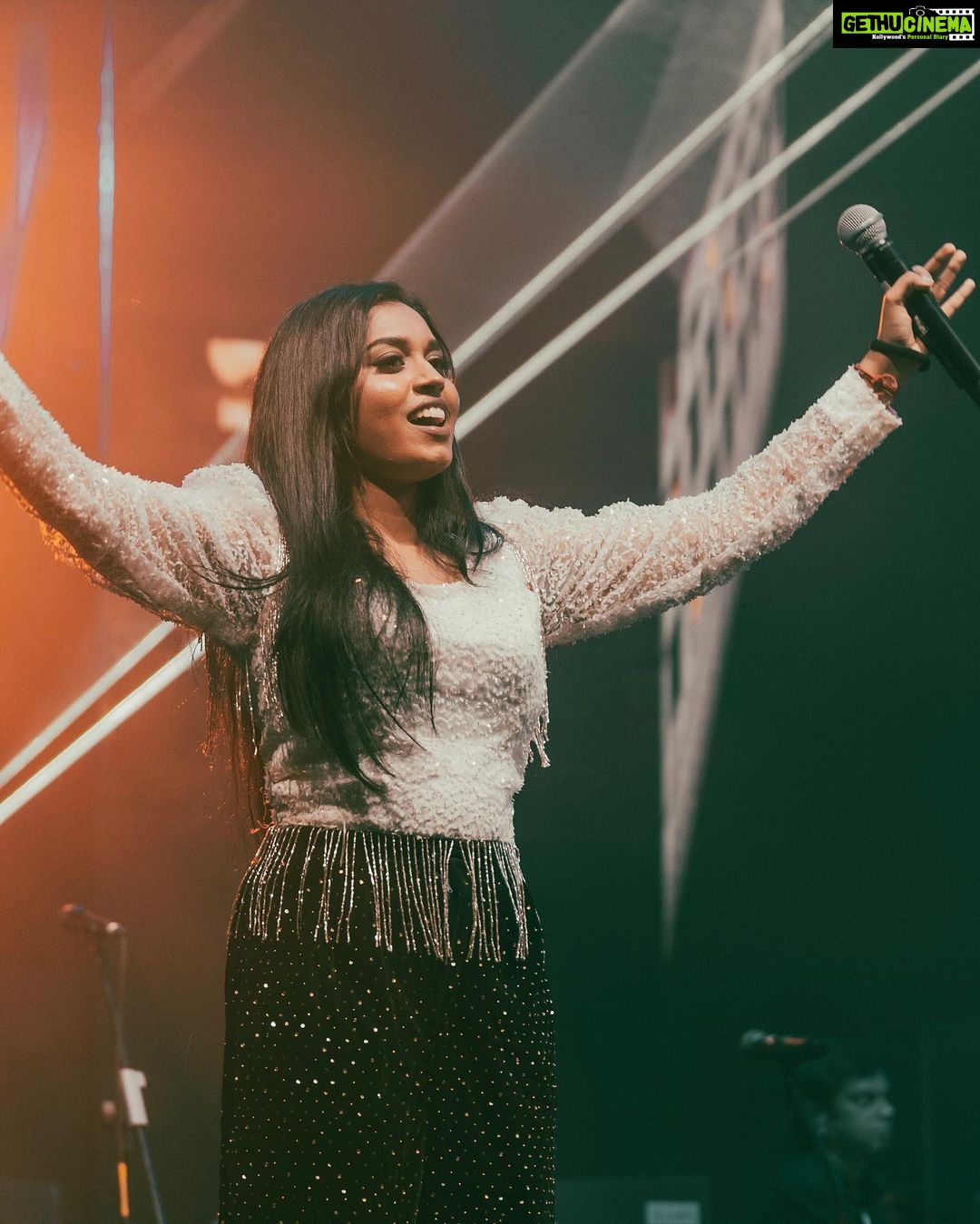 Haripriya Instagram - I Love being on stage π€ππΆπ§Ώ Clicks by @maduranraj . . . #Haripriya #haripriyasinger