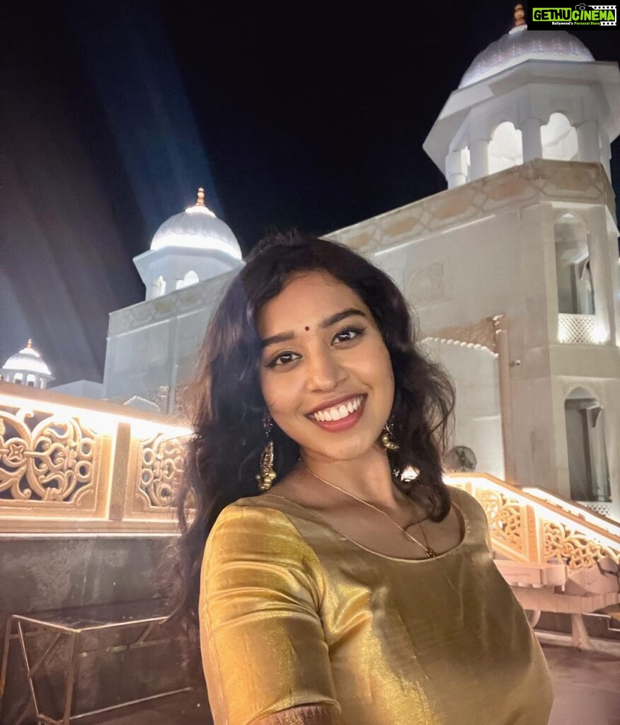 Haripriya Instagram - Sometimes you need to forget how you feel and remember what you deserve 😊✨🧿 . . . . . #haripriya #haripriyasinger #findingpeace #happiness #explore #chennai Kaldan Samudhra Palace