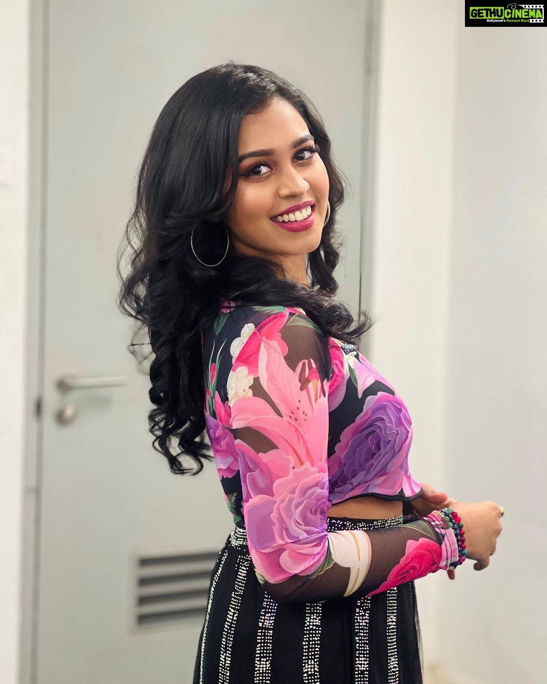 Haripriya Instagram - π€πΈβ¨ Styled by @zafroonnizar MUA- @makeover_by_mathie . . . . #Haripriya #haripriyasinger