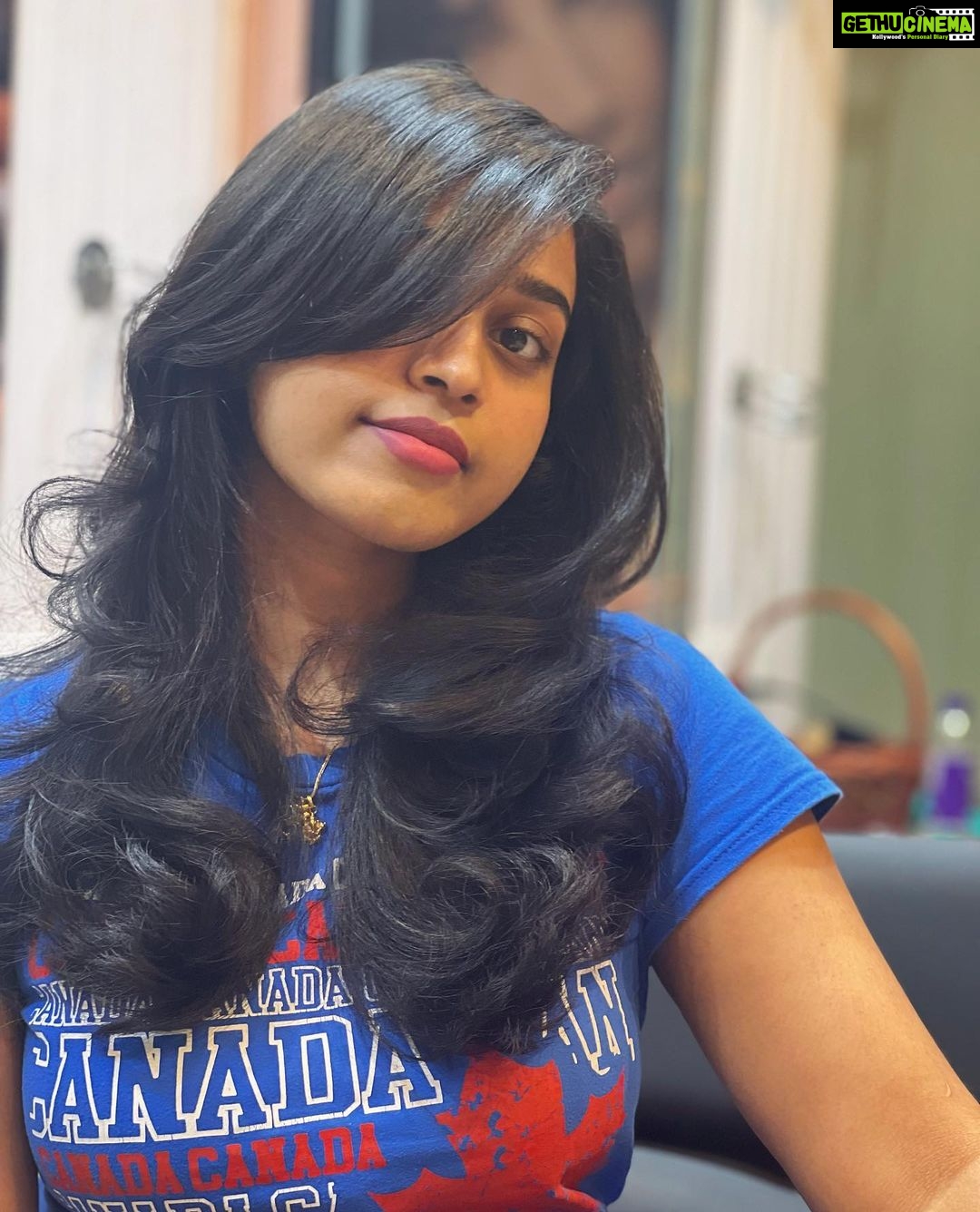 Haripriya Instagram - 💇🏻♀️💁🏻♀️ ✨ @toniandguyindia . . #Haripriya #haripriyasinger #haircut #blowout Kodambakkam