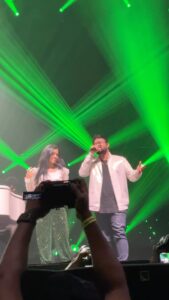 Haripriya Instagram - Vaarayo vaarayo performed by myself along with @dsathyaprakash @samuelnharris @jharrisjayaraj sir at KL🤍💚 @malikstreams @distinctcommunications Thank you for the video @maduranraj . . . #Haripriya haripriyasinger #live #concert #harrisjayaraj #music #reels Axiata Arena
