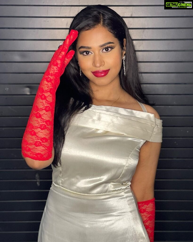 Haripriya Instagram - Canada Show Outfit by @styl_chennai ❤️🤍🇨🇦 Hamilton, Ontario