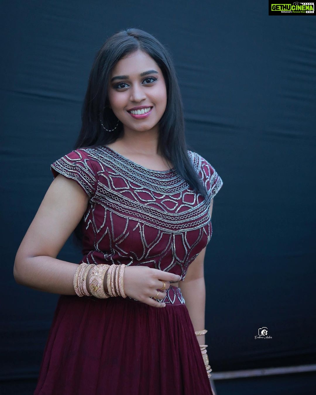 Haripriya Instagram - Outfit : @styl_chennai 🤍 . . . . #Haripriya #haripriyasinger