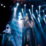 Haripriya Instagram - Pictures from U1 live in chennai. 🌹🖤 Outfit by @styl_chennai Pics by @k_studios_india #u1 #live #chennai #concert #haripriya #haripriyasinger #onstage YMCA, Chennai