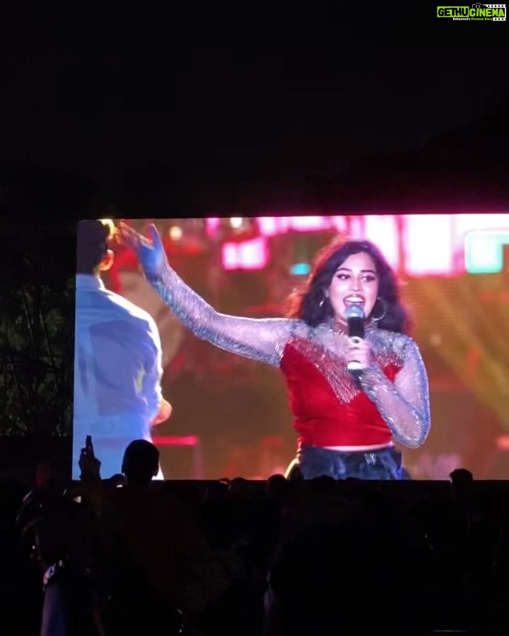 Haripriya Instagram - 🧿U1 live in chennai!!!! ✨🔥💫 Last night was madness, grateful to be a part of your team @itsyuvan ⭐️Thank you so much!! 🫶🏼 THANKS TO THE CRAZY AUDIENCE FOR THE GREAT ENERGY. 🫰🏻 Thanks to the whole team & the artists @protoolsguru1 @riyasdeenriyan @markthomas89 @raghuramankutty @aalaapraju @ranjithkg @singer_diwakar @priyankank @therealandreajeremiah @sivaangi.krish @rahulnofficial @mcsannaofficial @premgi @vishnupriya_ravi @noiseandgrains #yuvan #u1 #haripriya #haripriyasinger #explore #music #peace #chennai #concert YMCA, Chennai