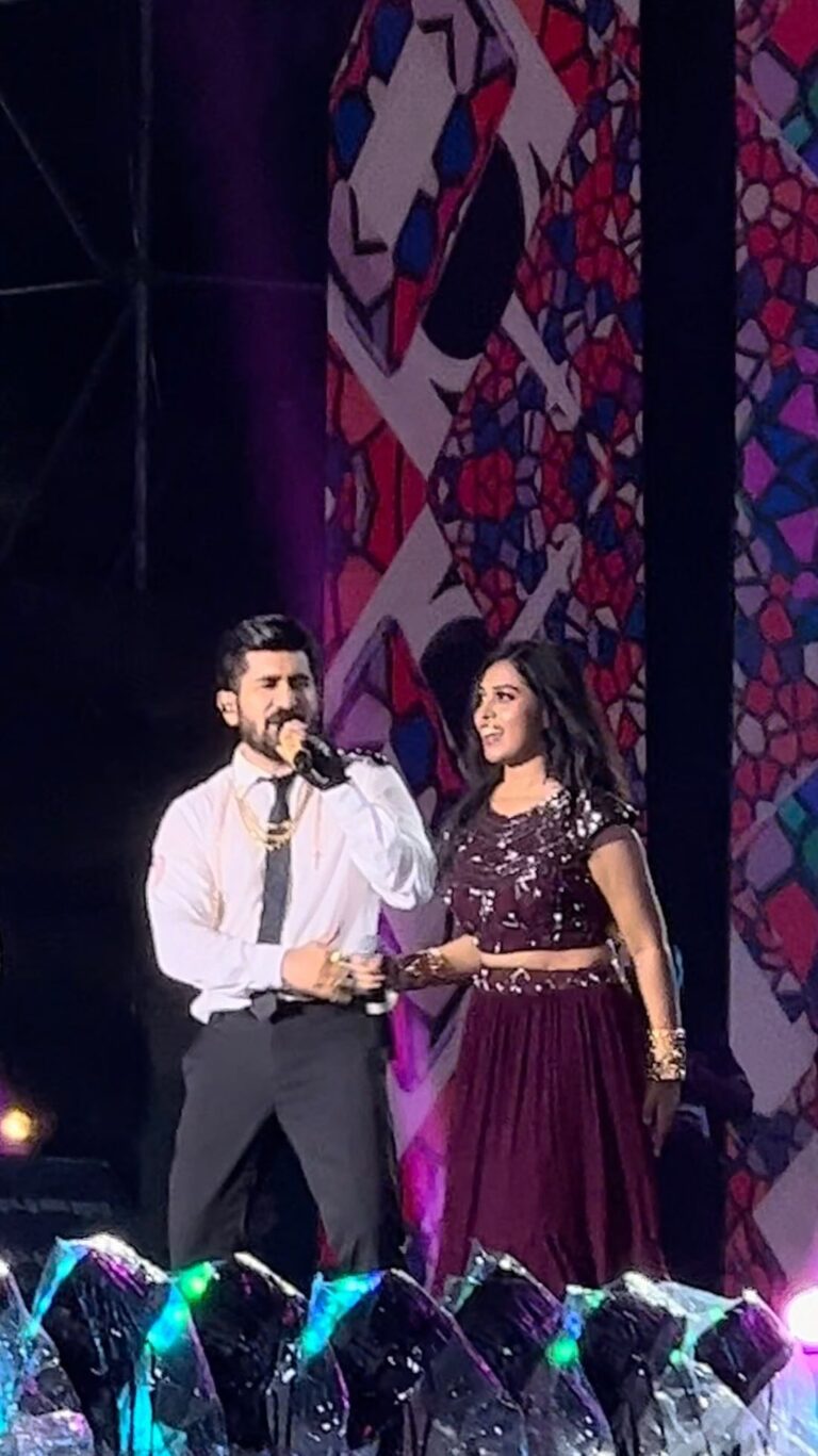 Haripriya Instagram - 🧿Had a blast performing with THE MAN @vijayantony sir 👑 , Most sweetest and humblest person ever!!🔥🔥❤️🖤 Thank you for the lovely moments sir🤍🧿✨ And Thank you chennai for the memorable night 🫶🏼✨ @noiseandgrains Outfit from @styl_chennai 👗 . . . #vijayantony #live #concert #chennai #explore #music #peace #Haripriya #haripriyasinger YMCA Ground Nandanam