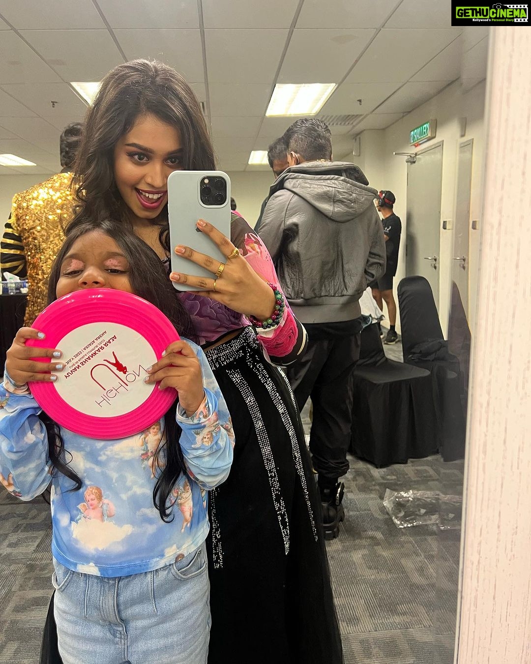 Haripriya Instagram - #camerarolldump 💚🤍 . . . . #Haripriya #haripriyasinger #concertdiaries #music #peace #happiness Kuala Lumpur, Malaysia