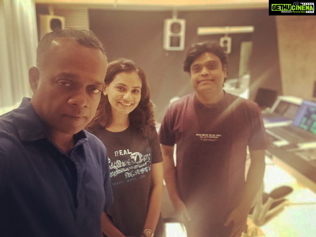 Harris Jayaraj Instagram - Hola ! C贸mo est谩s? 馃挜鉁ㄢ湪馃挜 . . #music Studio H