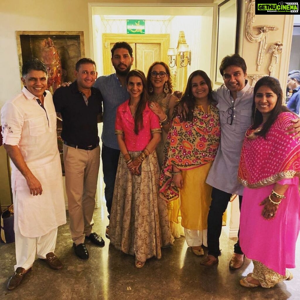 Hazel Keech Instagram - Traditions- some we have from childhood, some we follow our family members and some we pick up along the way. Karwa chaut was always something i saw in movies and tv serials, not a tradition anyone in my family kept, but thanks to these beautiful people guiding me each year with so much love, acceptance and support, I follow this tradition now. Missing all of you this year ❤