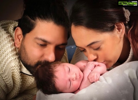 Hazel Keech Instagram - Welcome to the world 𝗢𝗿𝗶𝗼𝗻 𝗞𝗲𝗲𝗰𝗵 𝗦𝗶𝗻𝗴𝗵 ❤️. Mummy and Daddy love their little “puttar”. Your eyes twinkle with every smile just as your name is written amongst the stars ✨ #HappyFathersDay