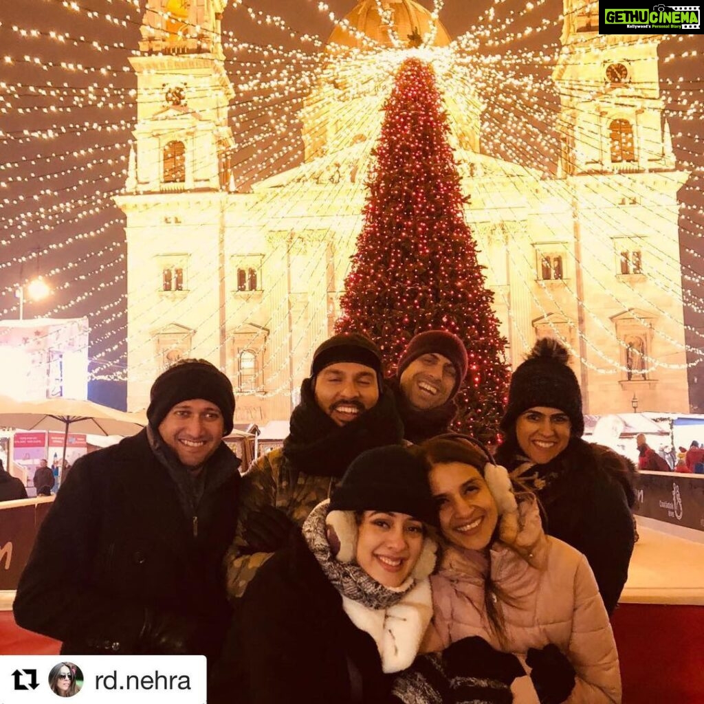 Hazel Keech Instagram - From one Christmas to the next, this year 2020 has taught us to hug each other a little tighter, love each other a little harder and spend just a little extra time with each other .... grateful for my friends, family and fans. Be safe all and have a very Merry Christmas with whatever youve got