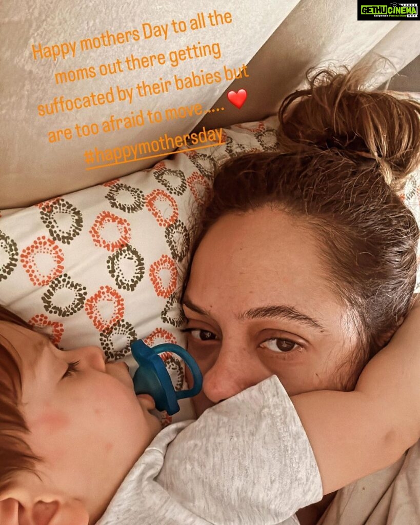 Hazel Keech Instagram - Happy mothers day to all us moms, nanis and aunties who show this baby that hes loved and cherished everyday. Thanks for being the village that help raise this tiny human ❤