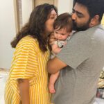 Hazel Keech Instagram – When Mami and Mamu are kissing the hell outta you and start dodging their kisses, but then you dont want them to stop!!!!! So happy you finally met baby O @kabirchandra @serenavora ❤️