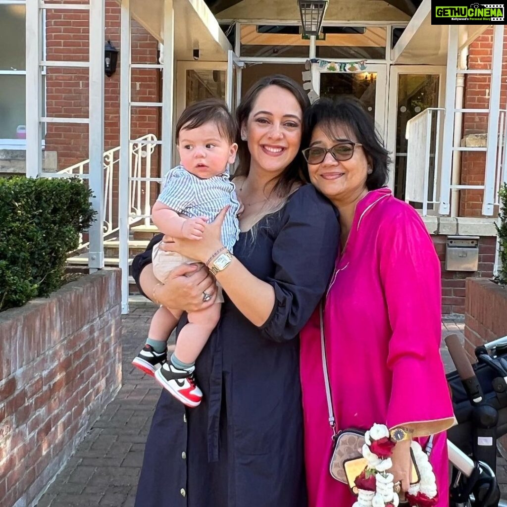 Hazel Keech Instagram - Babys day out with Mommy, Nani, photo courtesy Granddad