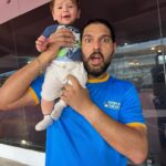 Hazel Keech Instagram - Little Mascot ❤️ we love you Daddy team Yuvi @yuvisofficial