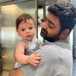Hazel Keech Instagram - When Mami and Mamu are kissing the hell outta you and start dodging their kisses, but then you dont want them to stop!!!!! So happy you finally met baby O @kabirchandra @serenavora ❤️