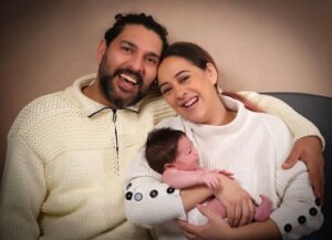 Hazel Keech Instagram - Welcome to the world 𝗢𝗿𝗶𝗼𝗻 𝗞𝗲𝗲𝗰𝗵 𝗦𝗶𝗻𝗴𝗵 ❤️. Mummy and Daddy love their little “puttar”. Your eyes twinkle with every smile just as your name is written amongst the stars ✨ #HappyFathersDay