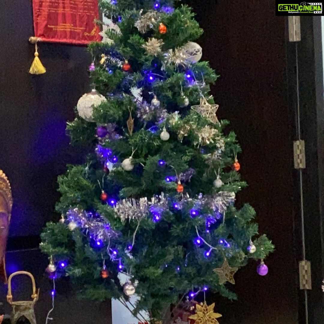 Hazel Keech Instagram - From one Christmas to the next, this year 2020 has taught us to hug each other a little tighter, love each other a little harder and spend just a little extra time with each other .... grateful for my friends, family and fans. Be safe all and have a very Merry Christmas with whatever youve got