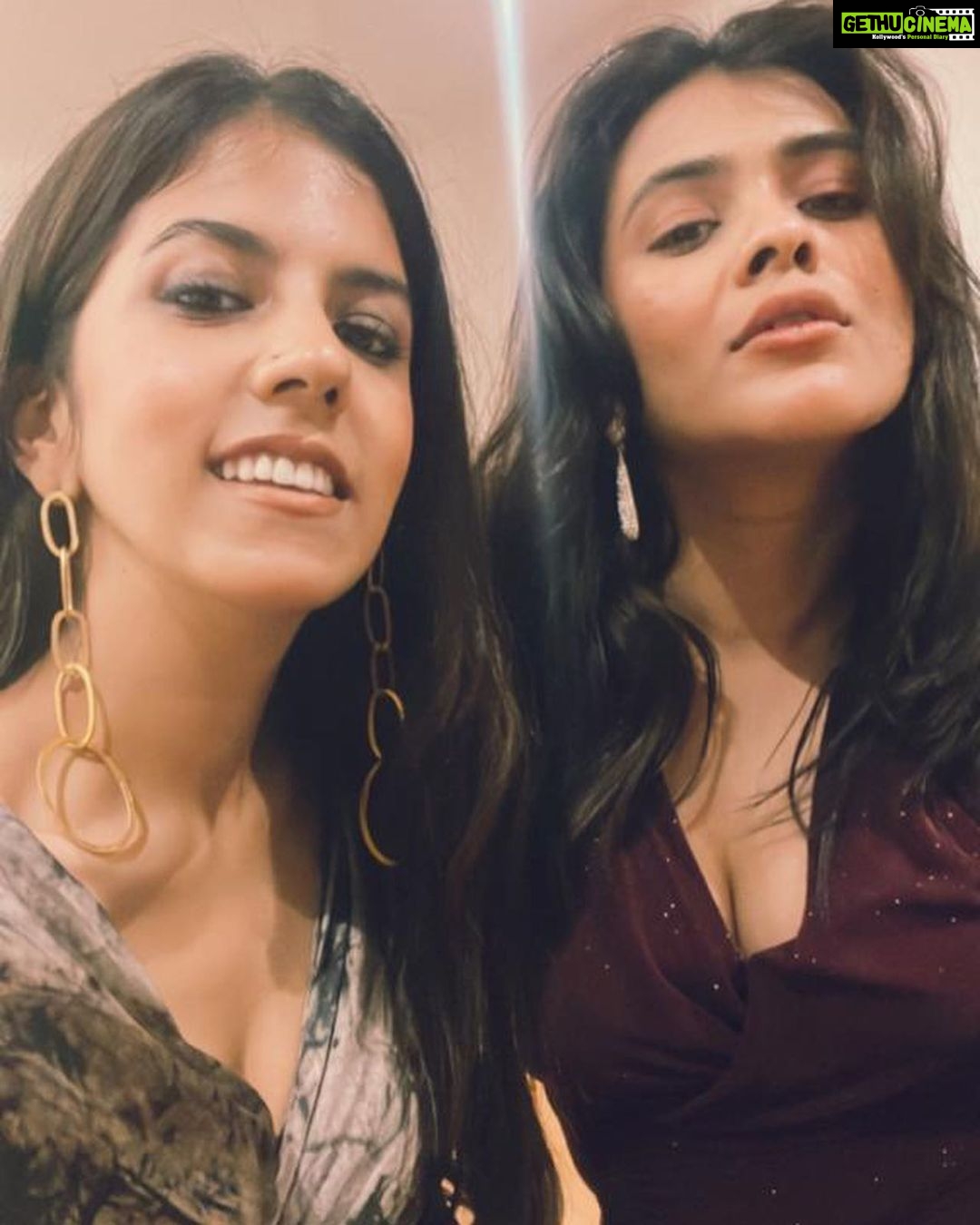 Hebah Patel Instagram - D-day! First step to many many steps! Time to show all your tevar to Hyderabad! Cannot wait for everything free from you finally! π all the love and luck! π«°πΌπ«°πΌ