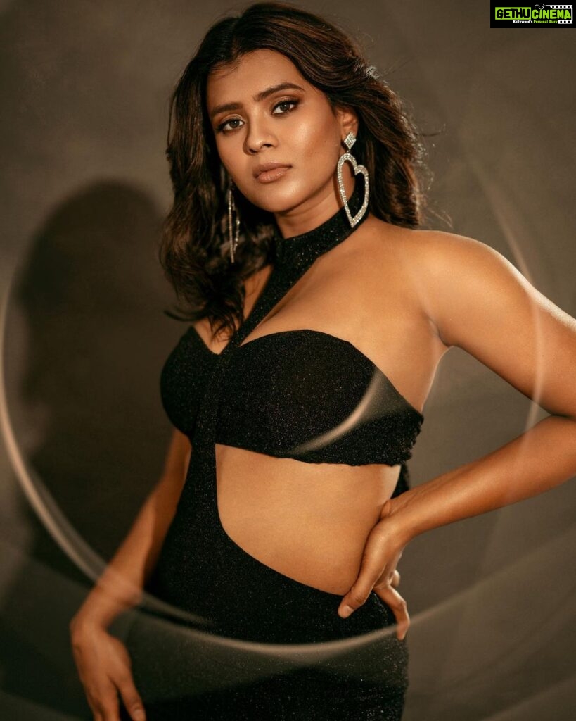 Hebah Patel Instagram - Styled by @officialanahita Outfit: @ahiclothing @vblitzcommunications Pic: @adrin_sequeira Earrings: @xxessories Makeup and hair: @emraanartistry