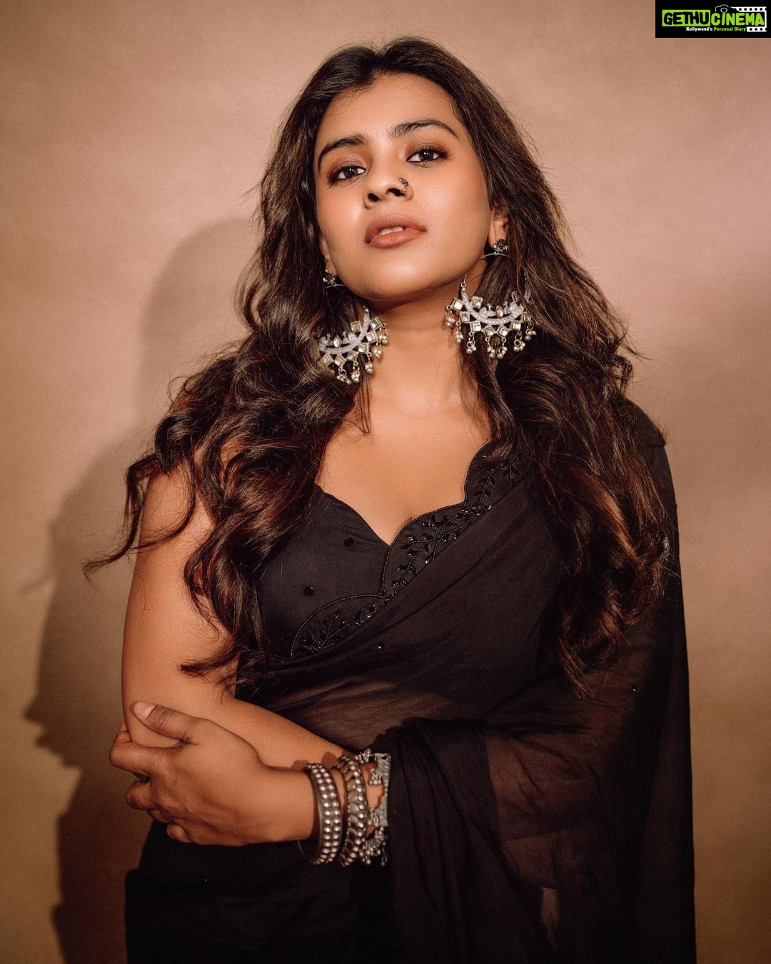 Hebah Patel Instagram - Ok! I love this song and the Jhumka! Couldn’t help.