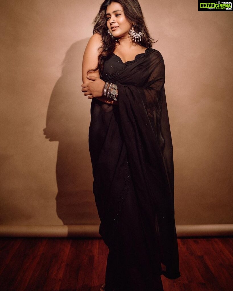 Hebah Patel Instagram - Styled by @officialanahita Saree: @bytarunisrigiri Jewellery: @bloomsbysushmita Makeup: @makeupbyramakrishna Hair: @vijjireddyskht Style team: @pranathivarma.k Pic: @adrin_sequeira