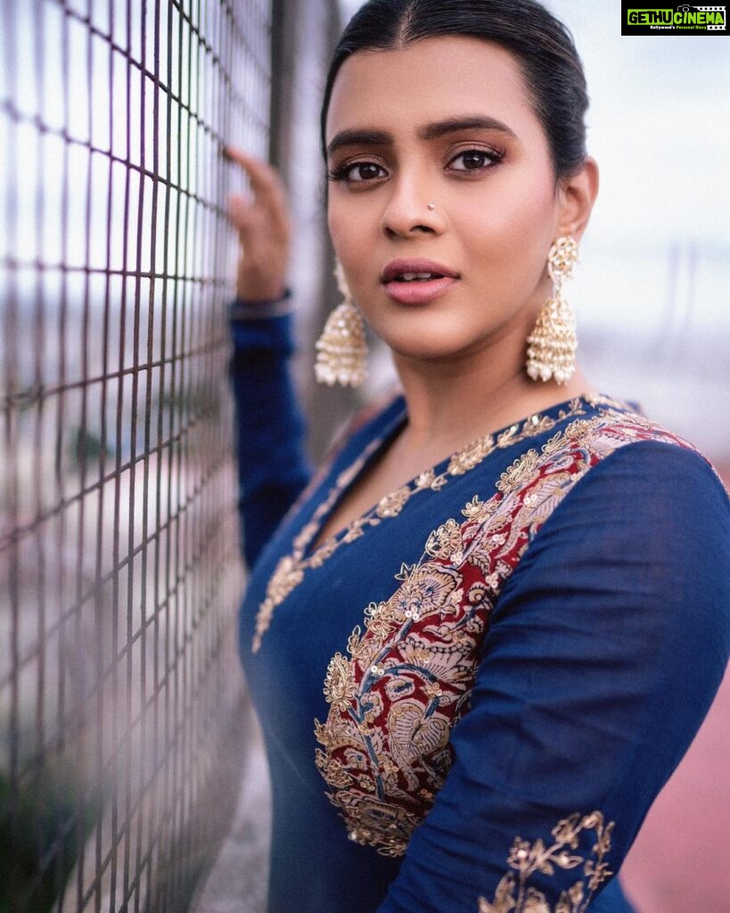 Hebah Patel Instagram - Styled by @officialanahita Outfit: @indishreelabel Makeup and hair: @emraanartistry Pic: @adrin_sequeira