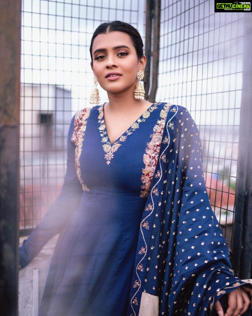 Hebah Patel Instagram - For an event many moons ago! Styled by @officialanahita Outfit: @indishreelabel Makeup and hair: @emraanartistry Pic: @adrin_sequeira