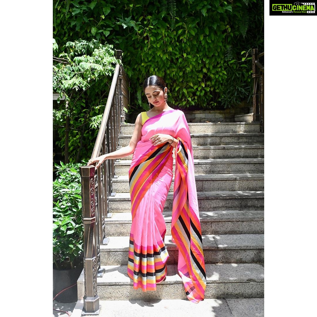 Helly Shah Instagram - Let your saree do all the talking 🌟🥰 Styled by @akankshakawediastyle Outfit by @raw_mango Jewellery by @theater.xyz @_shophermosa_ Clicked by @snehzala #namastevietnam #namastevietnamfestival #iffw #namastevietnam2023