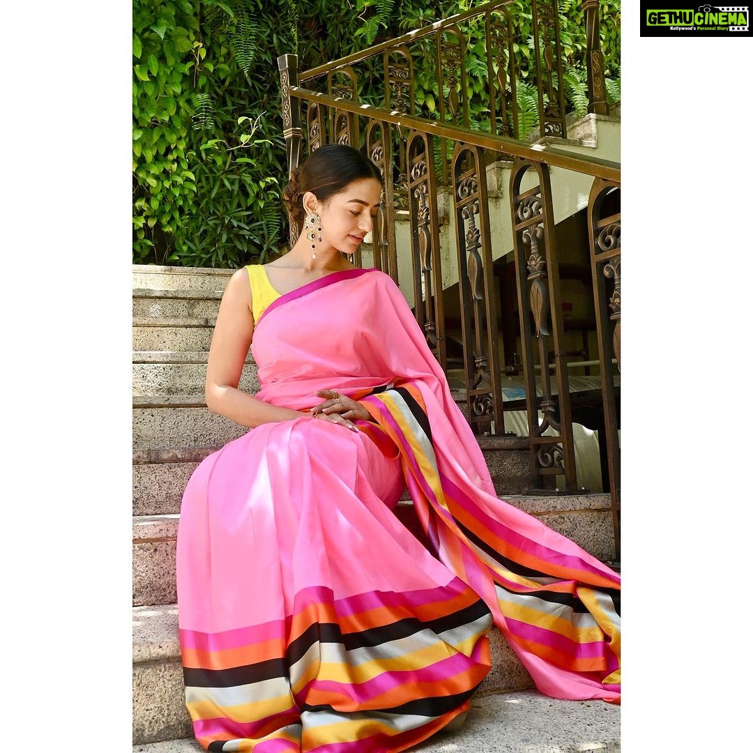 Helly Shah Instagram - Let your saree do all the talking 🌟🥰 Styled by @akankshakawediastyle Outfit by @raw_mango Jewellery by @theater.xyz @_shophermosa_ Clicked by @snehzala #namastevietnam #namastevietnamfestival #iffw #namastevietnam2023